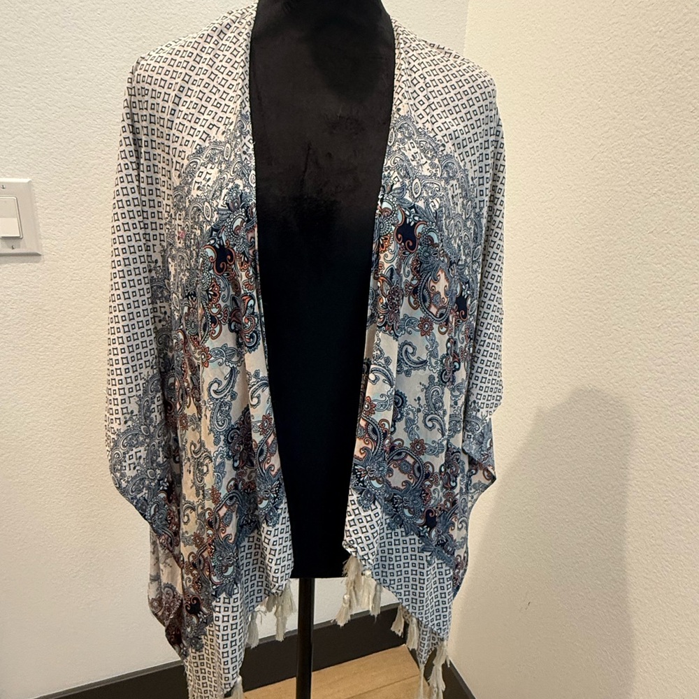 Do Everything In Love Paisley Tassel Kimono – One Size